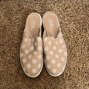 Clark’s cloudsteppers size 7 1/2
